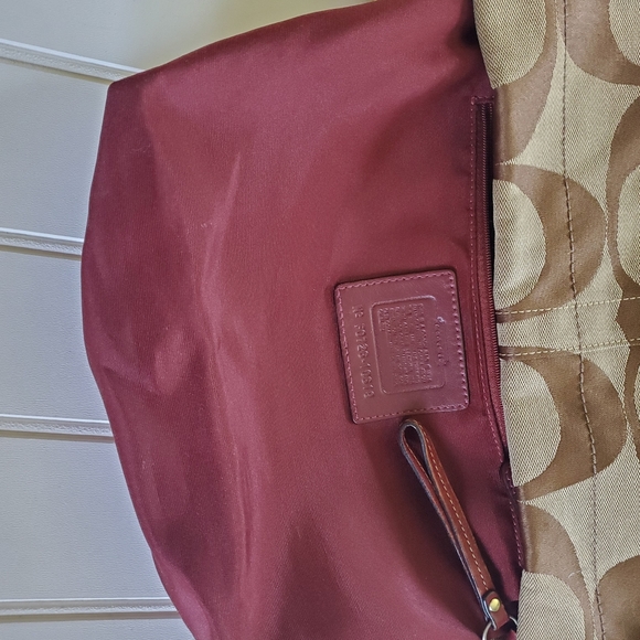 Coach Carly Hobo Bag - Purse - Picture 13 of 15